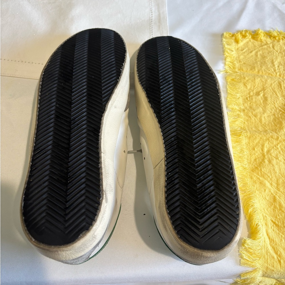 Golden Goose Superstar Size 46

Worn about twice still new in great condition. - Picture 4 of 13